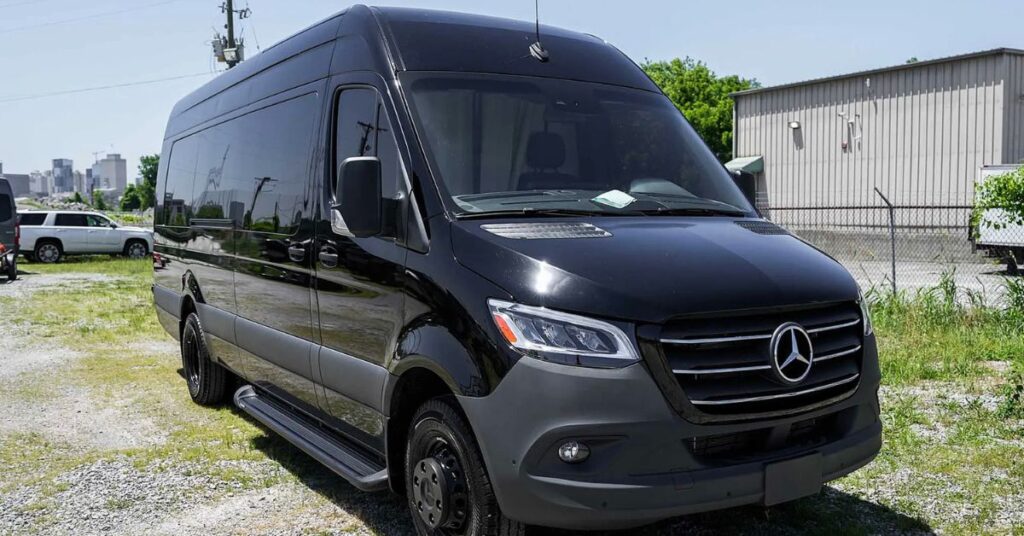 2024 3500XD Dual Axel Sprinter bunk van-1
